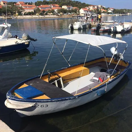 On Dugi Otok Near Sakarun ולי ראט