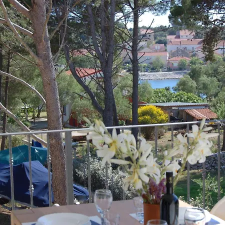 On Dugi Otok Near Sakarun Apartment